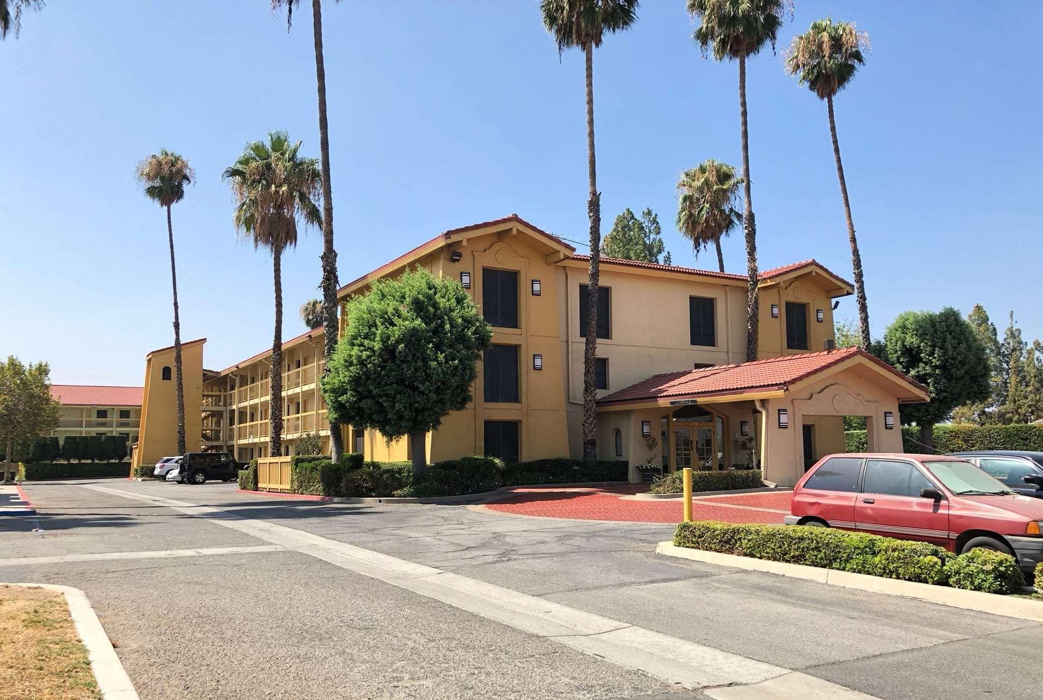 La Quinta Inn & Suites By Wyndham San Bernardino Exterior photo