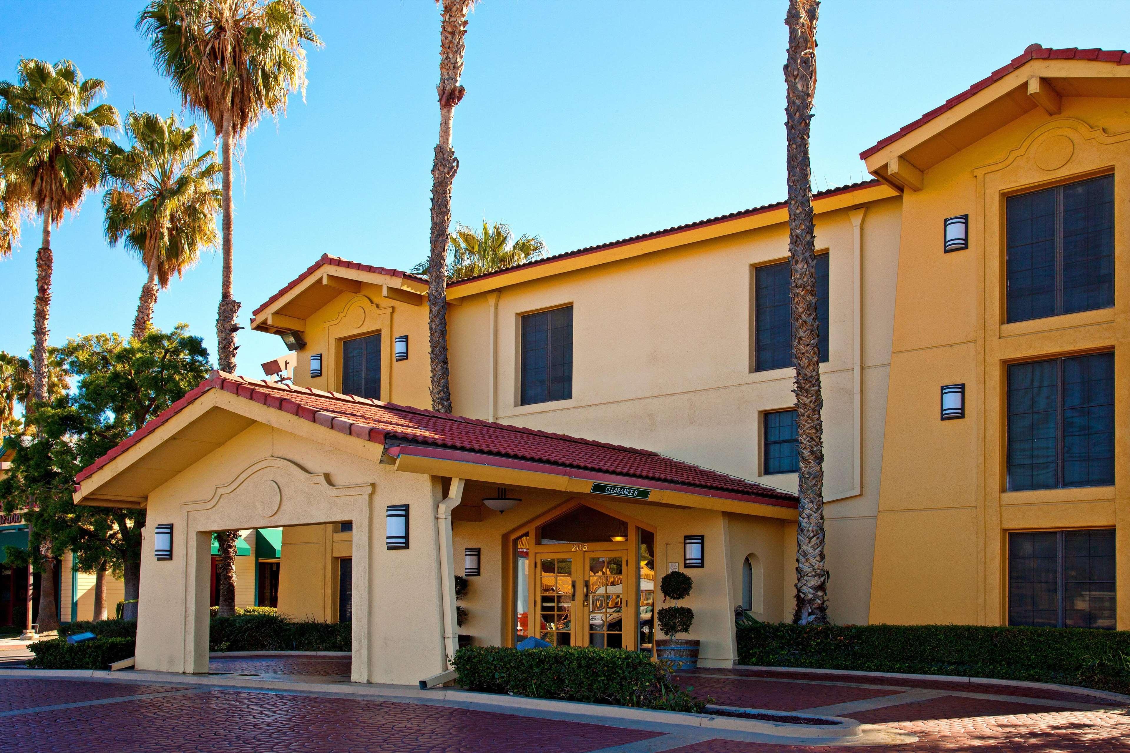 La Quinta Inn & Suites By Wyndham San Bernardino Exterior photo